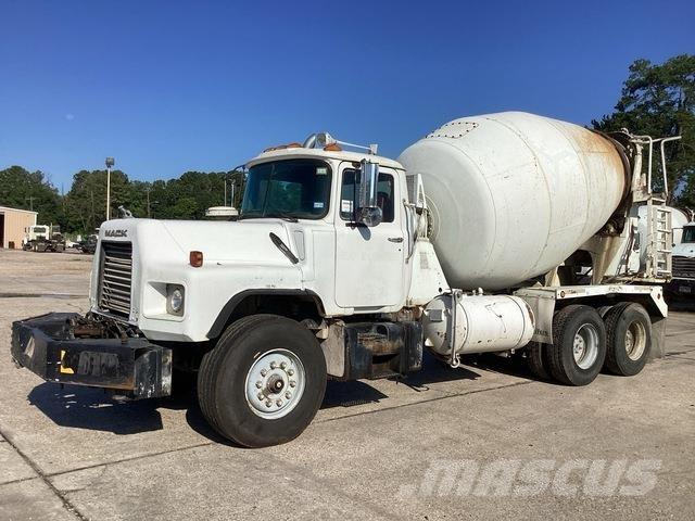 Mack DM690S Andre lastebiler