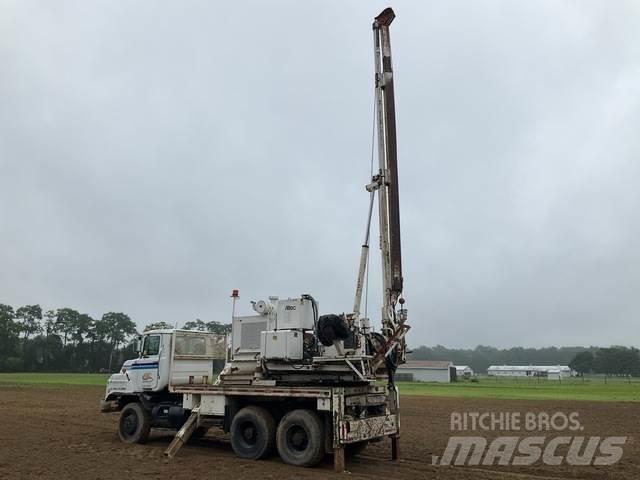 Mack DMM6906S Borrigg lastebilmontert