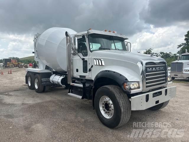 Mack GR64F Andre lastebiler