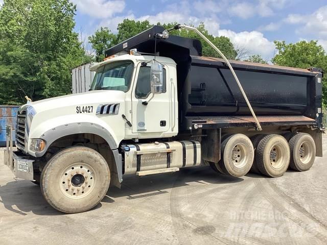 Mack GR64F Tippbil