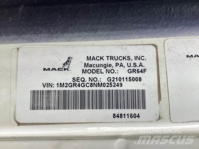 Mack GR64F Tippbil