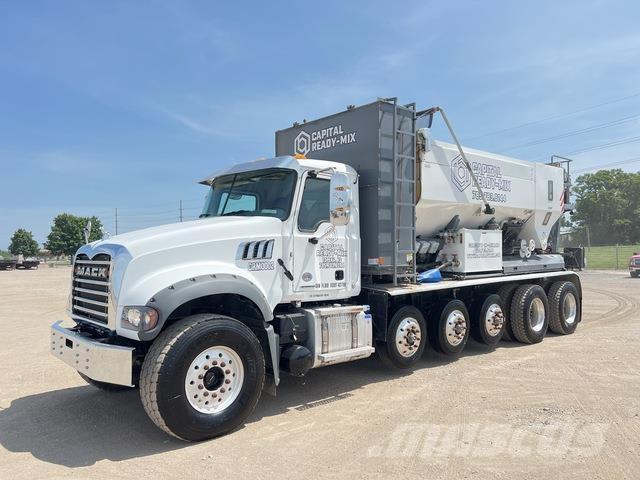 Mack GR64F Betongbiler
