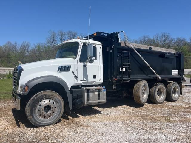 Mack GR84F Tippbil