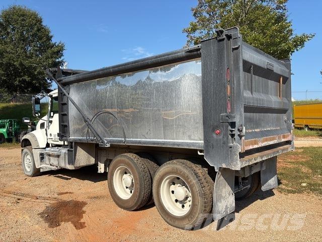 Mack GU713 Tippbil