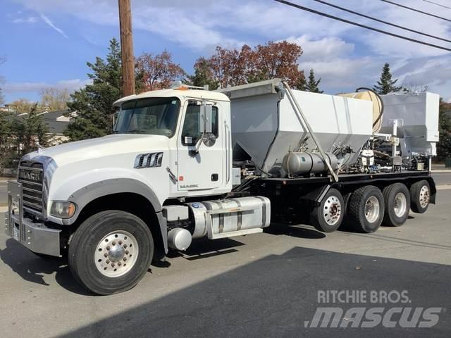 Mack GU713 Betongbiler