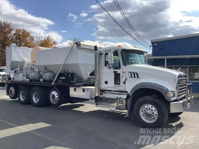 Mack GU713 Betongbiler