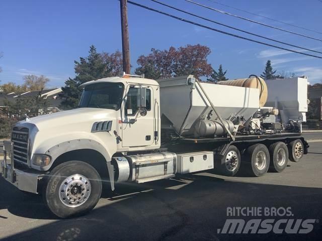Mack GU713 Betongbiler