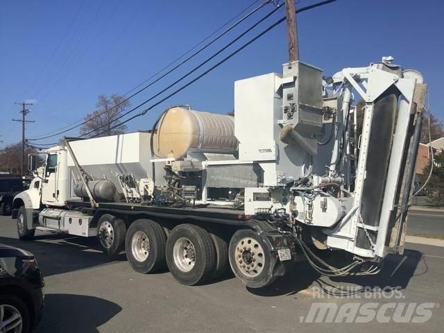 Mack GU713 Betongbiler