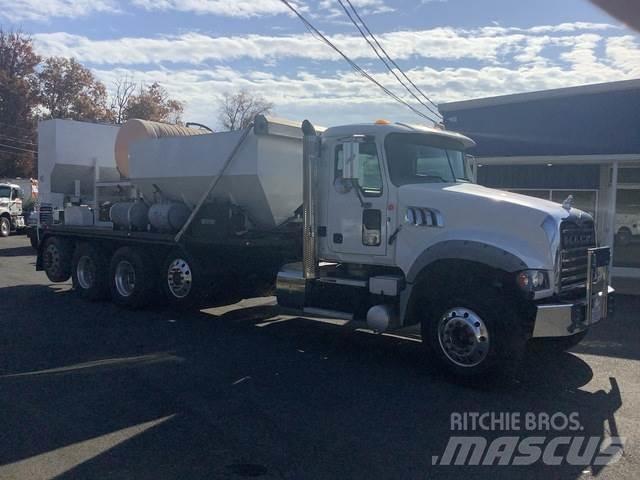 Mack GU713 Betongbiler