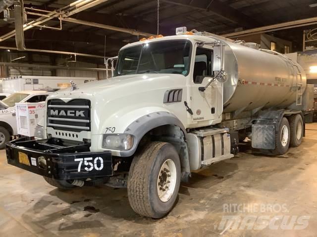 Mack GU713 Vanningsvogn for støvdemping