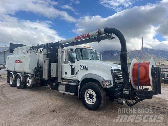 Mack GU713 Beltegraver