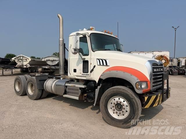 Mack GU713 Trekkvogner