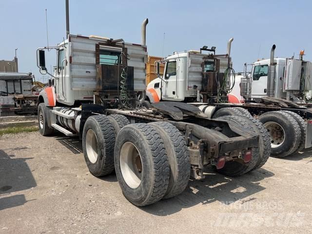 Mack GU713 Trekkvogner