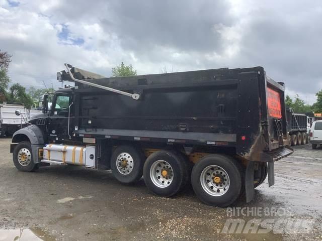Mack GU713 Tippbil