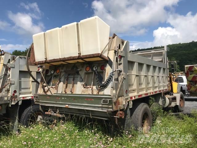 Mack GU713 Snøploger- og skjær