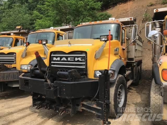 Mack GU713 Snøploger- og skjær