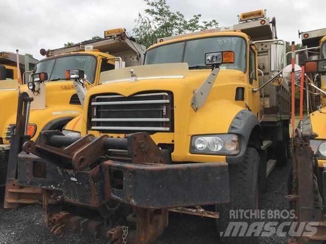 Mack GU713 Tippbil