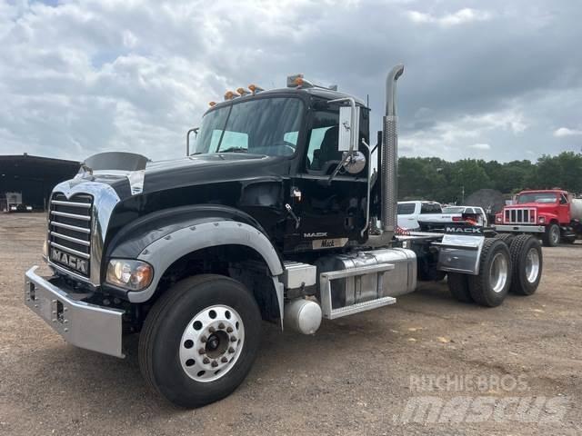 Mack GU713 Trekkvogner