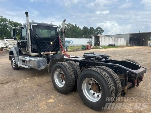 Mack GU713 Trekkvogner