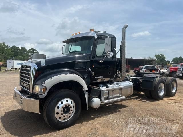Mack GU713 Trekkvogner