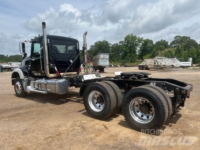 Mack GU713 Trekkvogner