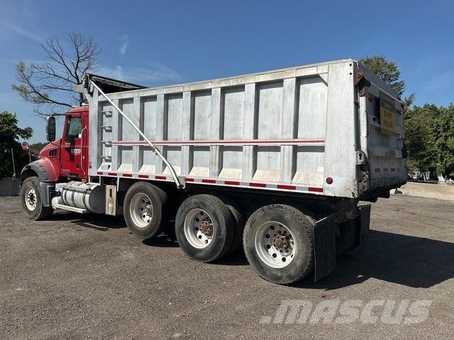 Mack GU713 Tippbil
