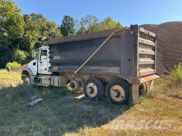 Mack GU713 Tippbil