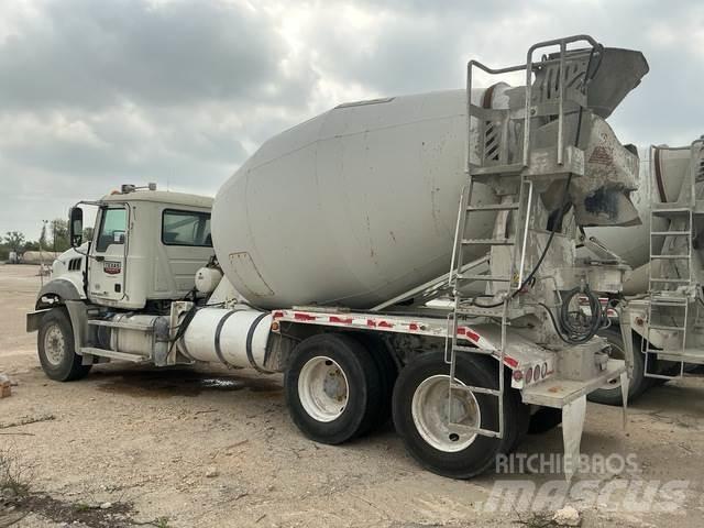 Mack GU813 Andre lastebiler