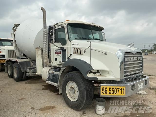 Mack GU813 Andre lastebiler