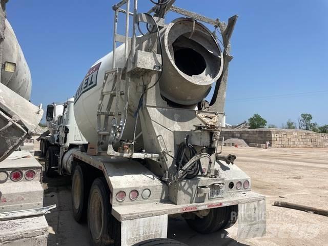Mack GU813 Andre lastebiler