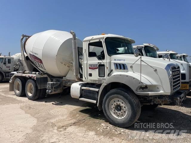 Mack GU813 Andre lastebiler