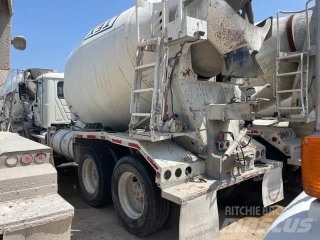 Mack GU813 Andre lastebiler