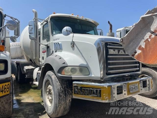 Mack GU813 Andre lastebiler