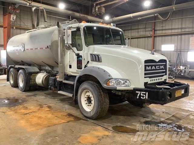 Mack GU813 Vanningsvogn for støvdemping