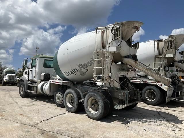 Mack GU813 Andre lastebiler