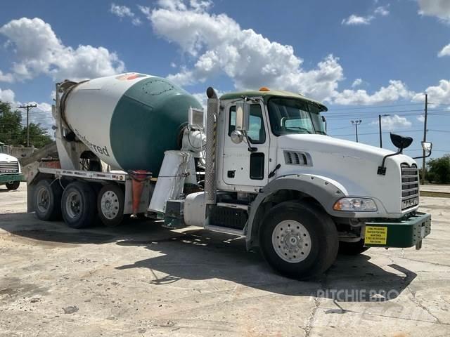 Mack GU813 Andre lastebiler