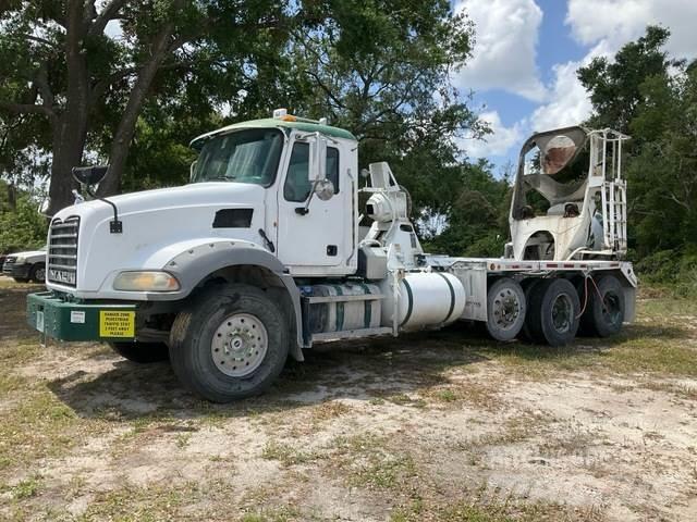 Mack GU813 Andre lastebiler