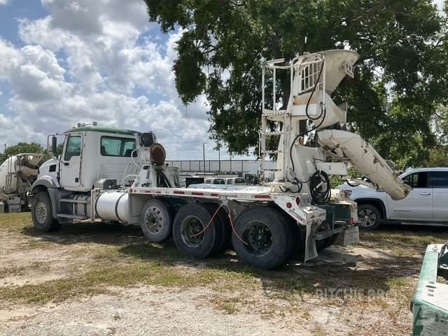 Mack GU813 Andre lastebiler