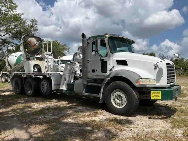 Mack GU813 Andre lastebiler