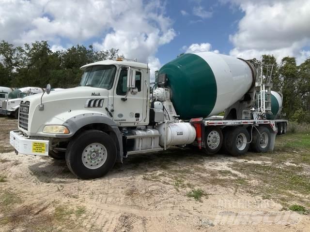 Mack GU813 Andre lastebiler