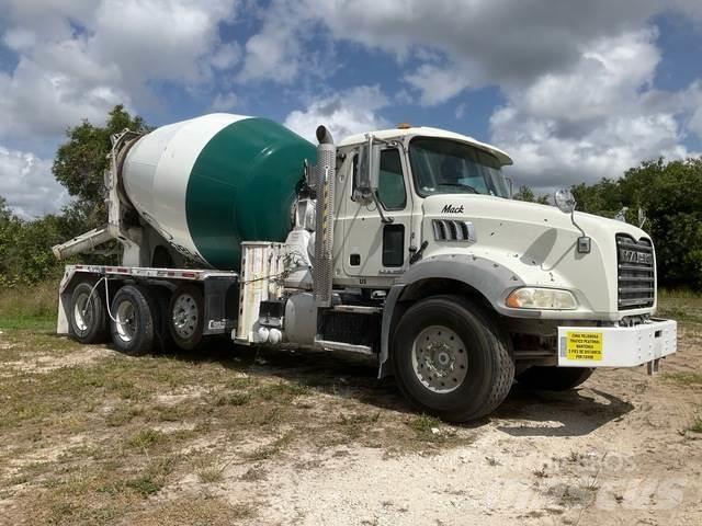 Mack GU813 Andre lastebiler