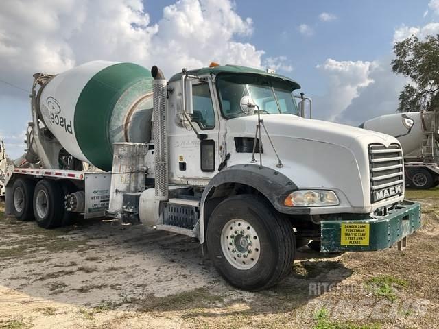 Mack GU813 Andre lastebiler