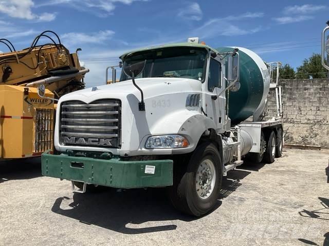 Mack GU813 Andre lastebiler