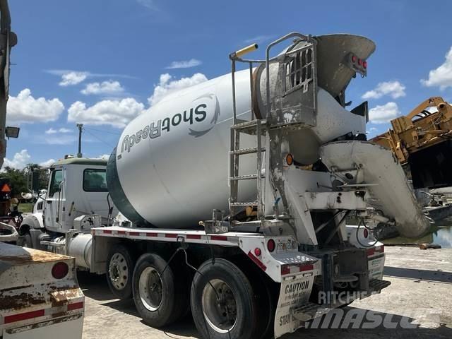 Mack GU813 Andre lastebiler