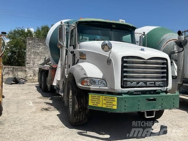 Mack GU813 Andre lastebiler