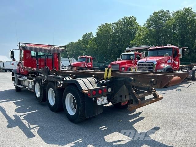 Mack GU813 Liftdumper biler