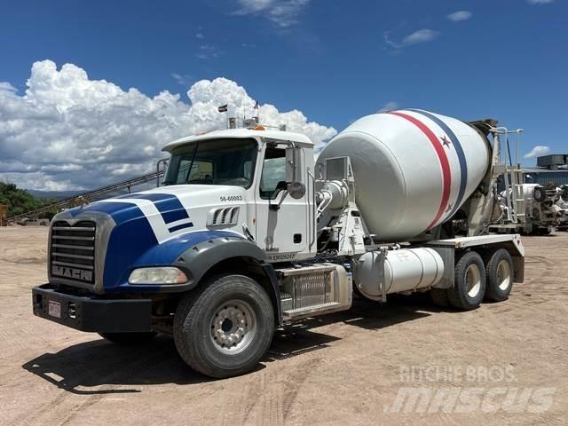 Mack GU813 Andre lastebiler