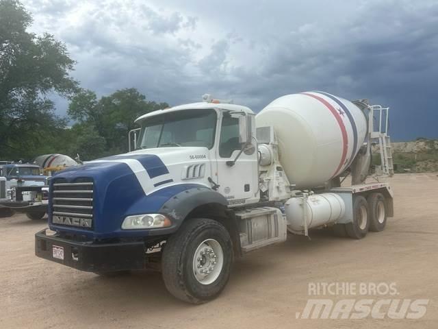 Mack GU813 Andre lastebiler