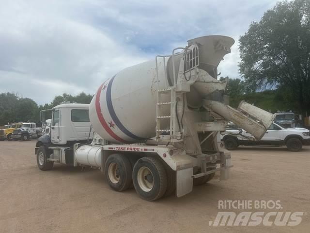 Mack GU813 Andre lastebiler