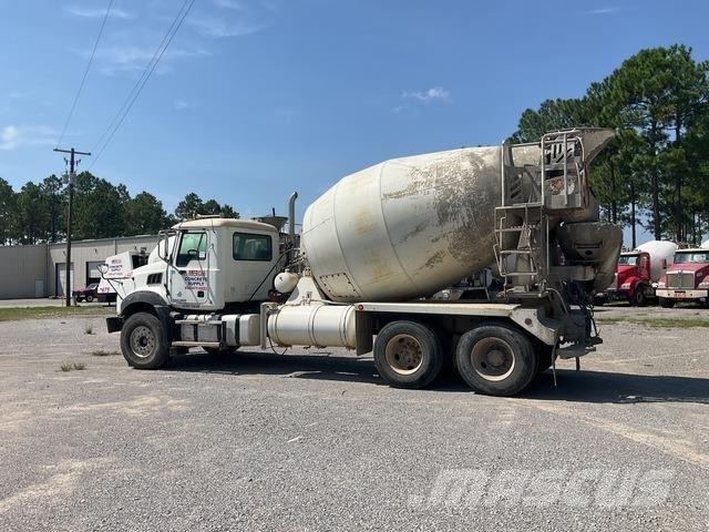 Mack GU813 Andre lastebiler